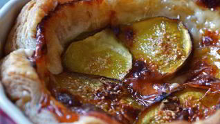 Тарт с инжиром и сыром Камамбер