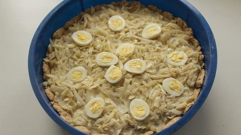 тарт с капустой и перепелиными яйцами