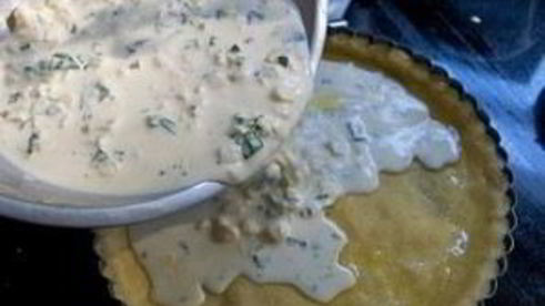 тарт с кукурузой и базиликом