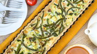 Тарт с цуккини и чесночными стрелками