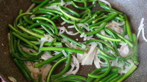 тарт с цуккини и чесночными стрелками