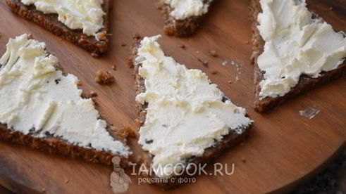 тартинки с копченым лососем и авокадо