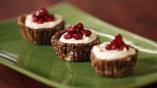 Тарты из черного шоколада со сливочным кремом