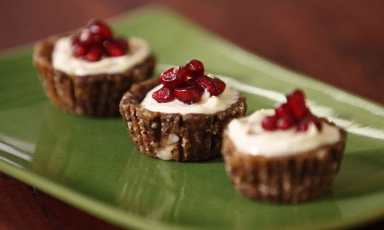 Рецепт тартов из черного шоколада со сливочным кремом