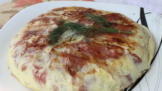 Тортилья де пататас с беконом и зеленью