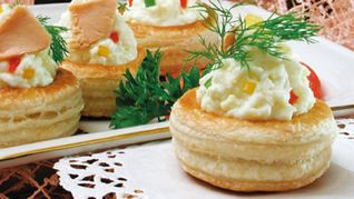 Волованы с лососем