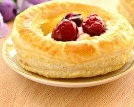 Волованы с творогом и вишней