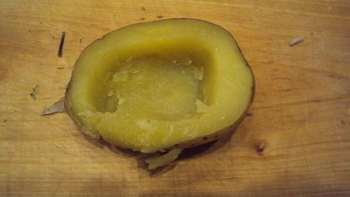 фаршированный картофель с глазуньей