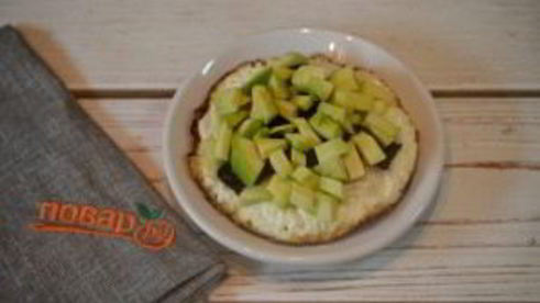 яичница с беконом и авокадо