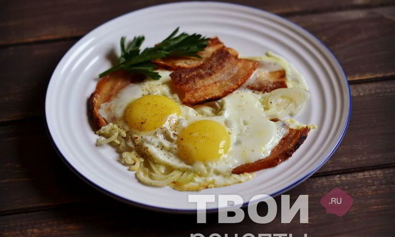 Рецепт яичницы с беконом