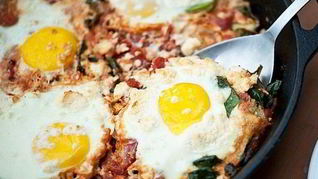 Яичница с брынзой