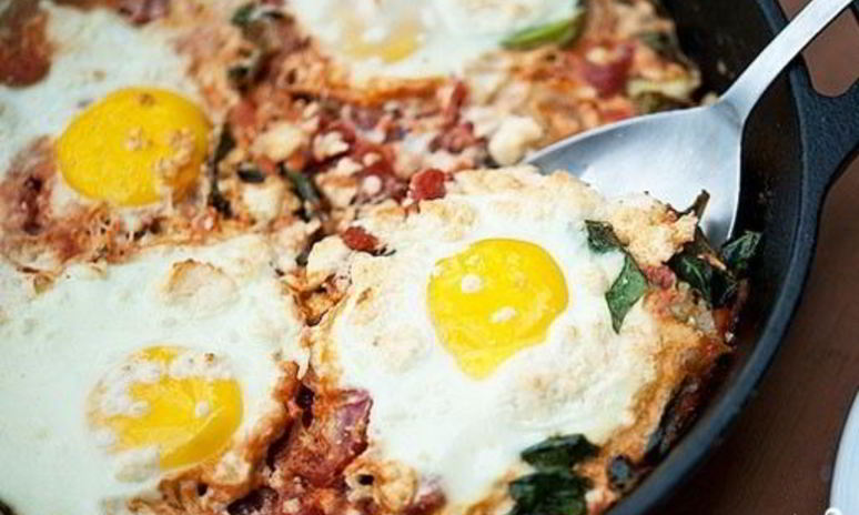 Рецепт яичницы с брынзой