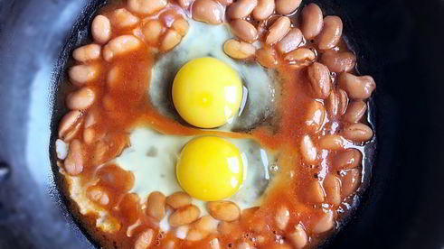 яичница с фасолью