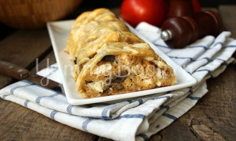 Рецепт яичницы с филе и грибами в слоеном тесте