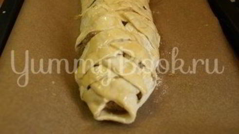 яичница с филе и грибами в слоеном тесте