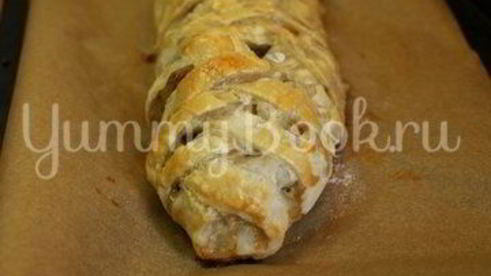 яичница с филе и грибами в слоеном тесте