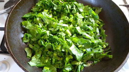 яичница со шпинатом и физалисом