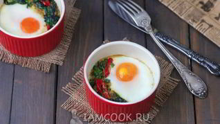 Яичница со шпинатом
