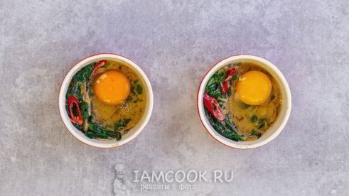 яичница со шпинатом