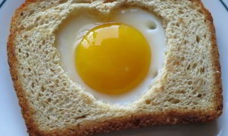 Рецепт яичницы в хлебе сердечко