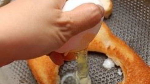 яичница в хлебе