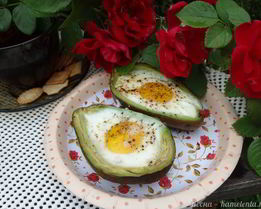 Яичница в лодочке авокадо