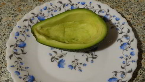 яичница в лодочке авокадо