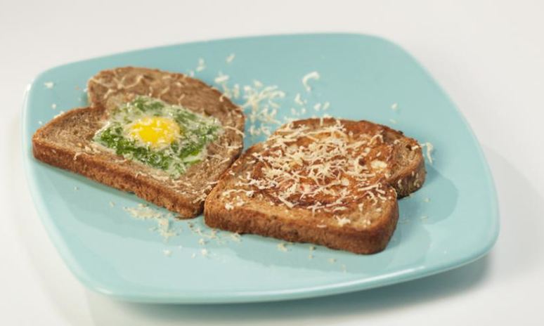 Рецепт яичницы в тостовом хлебе