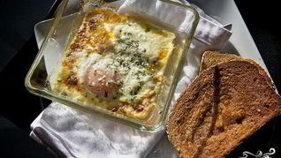 Запеченная яичница с зеленью