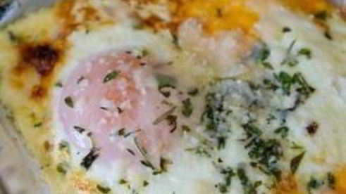 запеченная яичница с зеленью