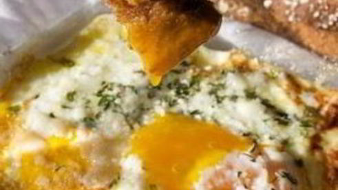 запеченная яичница с зеленью