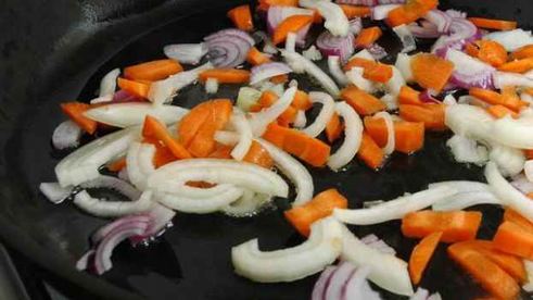 яйца бычьи жареные с гарниром