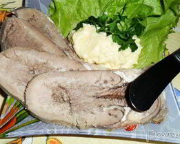 Закуска из отварного языка с сырной пастой