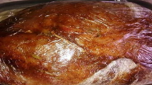 закуска из скумбрии и помидор с соусом