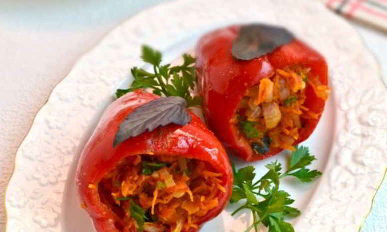 Рецепт закуска из сладкого перца, фаршированного луком, морковью и чесноком