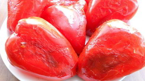 закуска из сладкого перца, фаршированного луком, морковью и чесноком