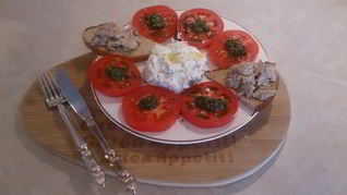 Закуска из томатов и творога