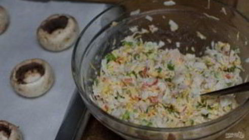 закуска в грибных шляпках