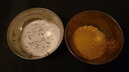 жареный сыр с соусом из брусники и табаско