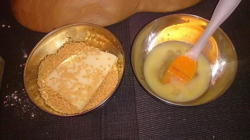 жареный сыр с соусом из брусники и табаско