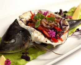 Дорада, фаршированная жюльеном из овощей