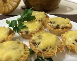 Курино-грибной жульен в тарталетках