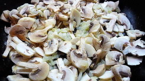 куриный жюльен с грибами и специями