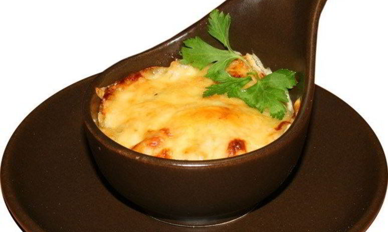 Рецепт нежного куриного жюльена с грибами и сыром