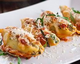 Жульен с курицей в ракушках