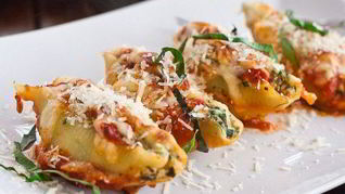 Жульен с курицей в ракушках