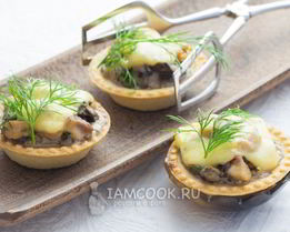 Жульен в тарталетках с грибами и курицей