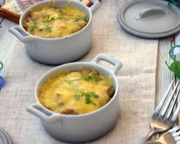 Жюльен с курицей и лисичками