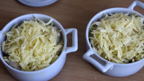 жюльен с курицей и лисичками