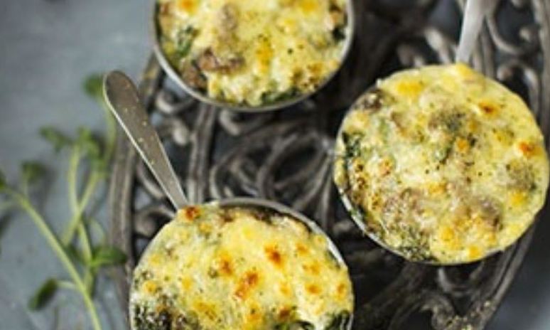 Рецепт жюльена с шампиньонами, белыми грибами и шпинатом